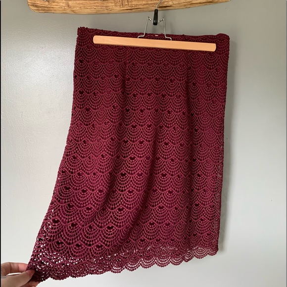 Adiva Burgundy Lace Vintage Style Layered Midi Straight Pencil Skirt - Picture 2 of 5
